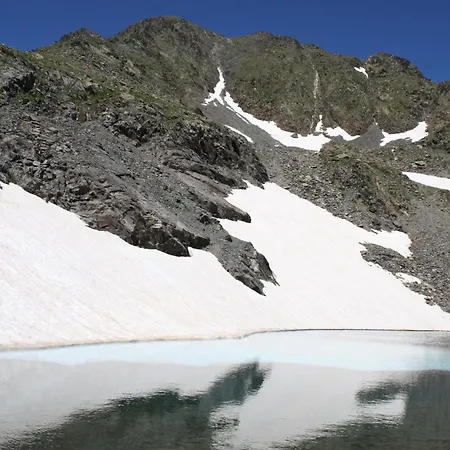 Grand Face Au Lac, Vue Sur Les Pyrenees Apartmán